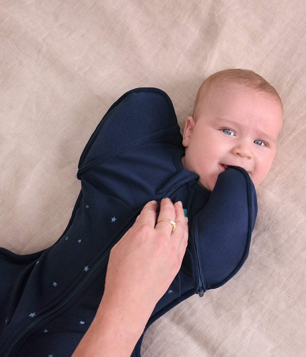 Swaddle Up™ 2-in-1 Übergangspucksack 1.5 TOG Baumwollfleece Marineblau Gestickter Funkelstern