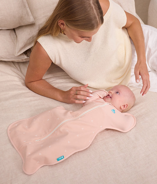Swaddle Up™ Saco de arrullo 1.5 TOG Polar de algodón Rosa suave Ramitas
