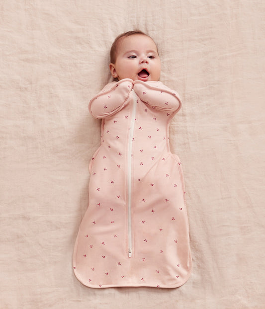 Pack de nacimiento Swaddle Up™ | 1,0 | 1,5 TOG | Rosa suave cerezas | Granate | Rosa suave ramitas